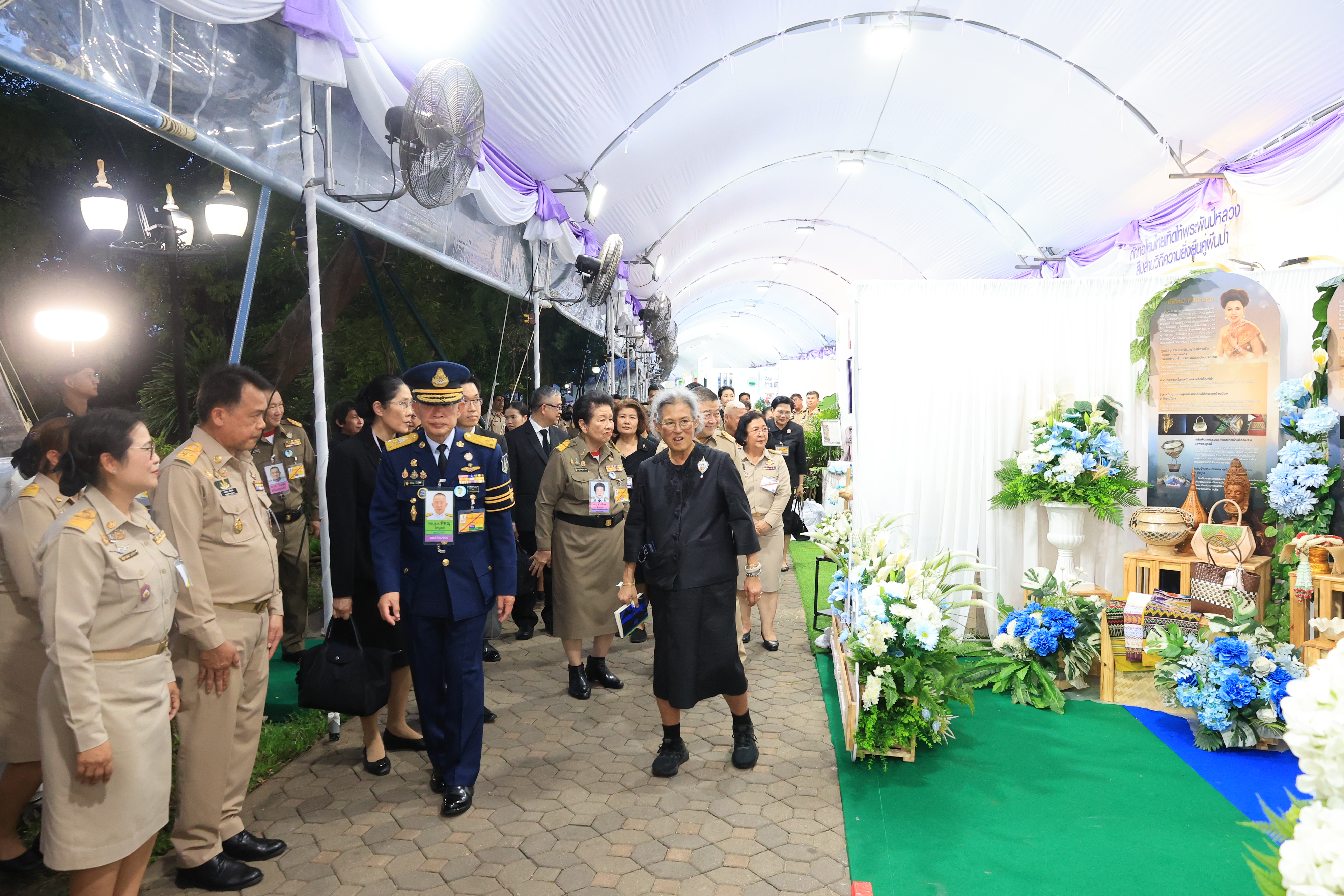 title - สำนักงานการปฏิรูปที่ดินเพื่อเกษตรกรรม ร่วมเฝ้าฯ รับเสด็จ สมเด็จพระกนิษฐาธิราชเจ้า กรมสมเด็จพระเทพรัตนราชสุดา ฯ สยามบรมราชกุมารี เสด็จพระราชดำเนินไปทรงเปิดงาน “สีสรรพรรณไม้ เทิดไท้บรมราชินีนาถ”